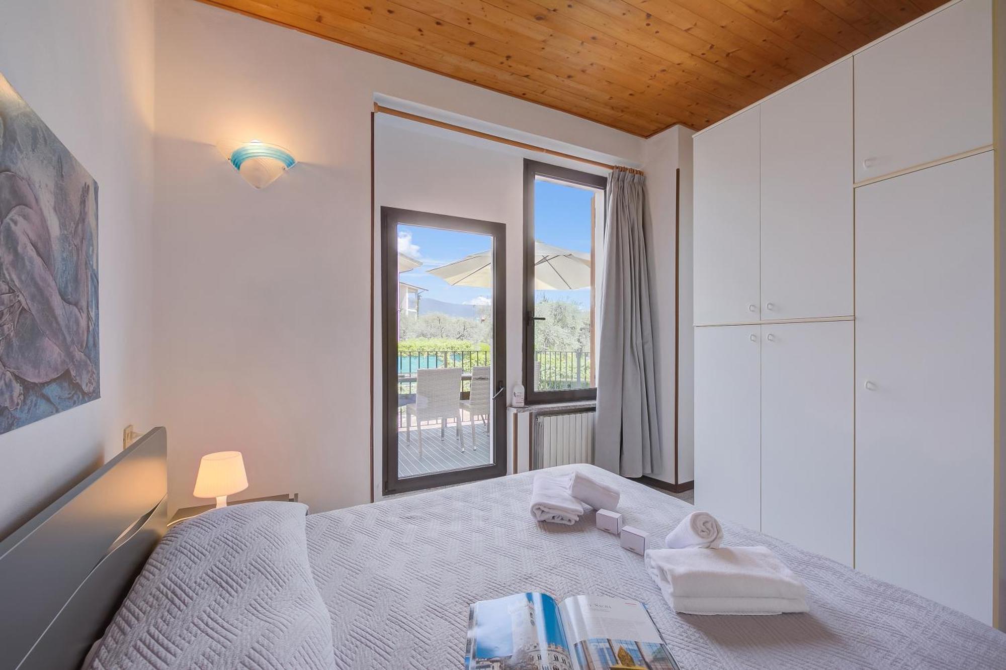 Al Peveri - Private Parking & Near Lake - Happy Rentals Toscolano Maderno Luaran gambar